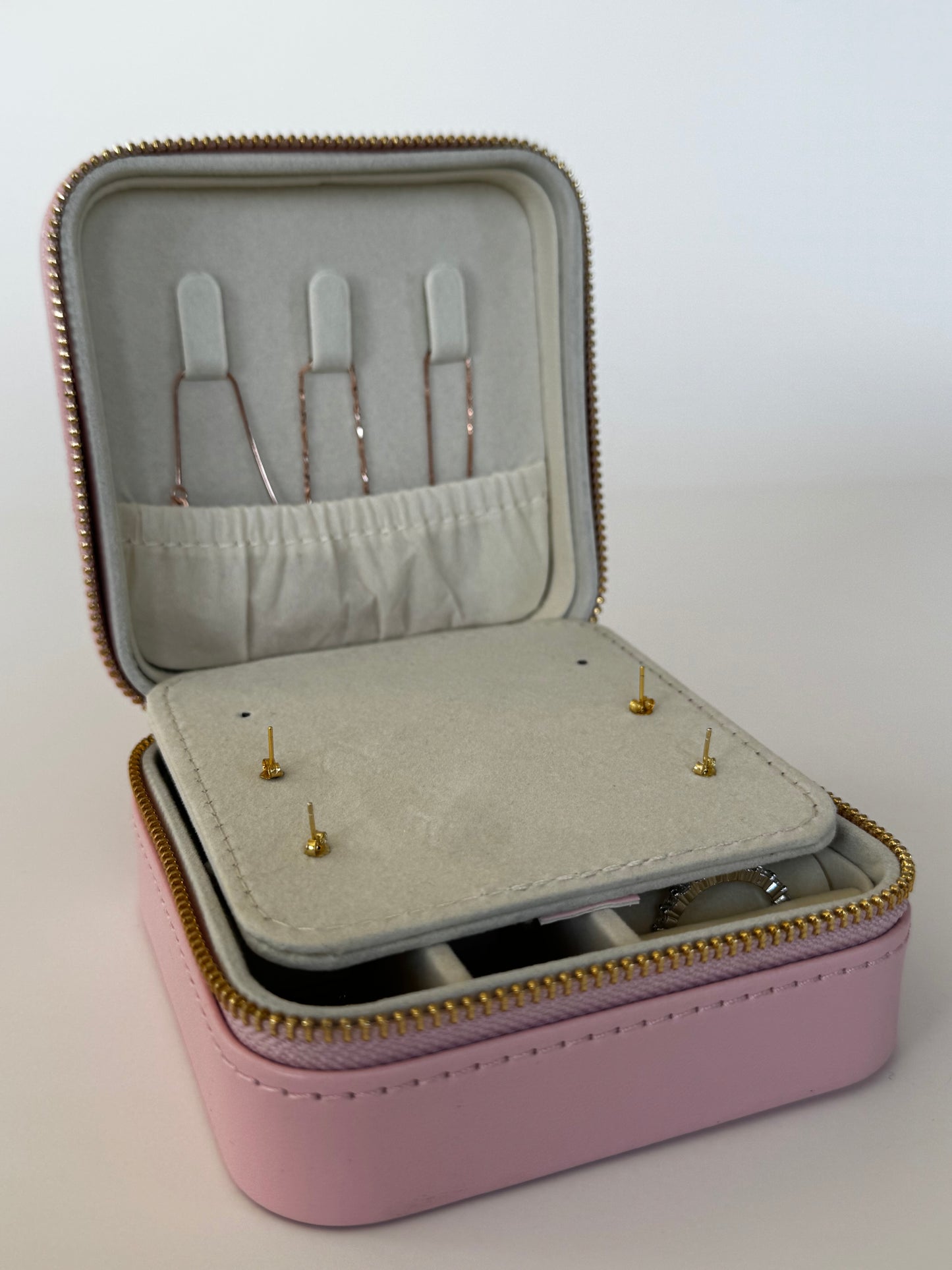 Portable double-layer zipper jewelry box