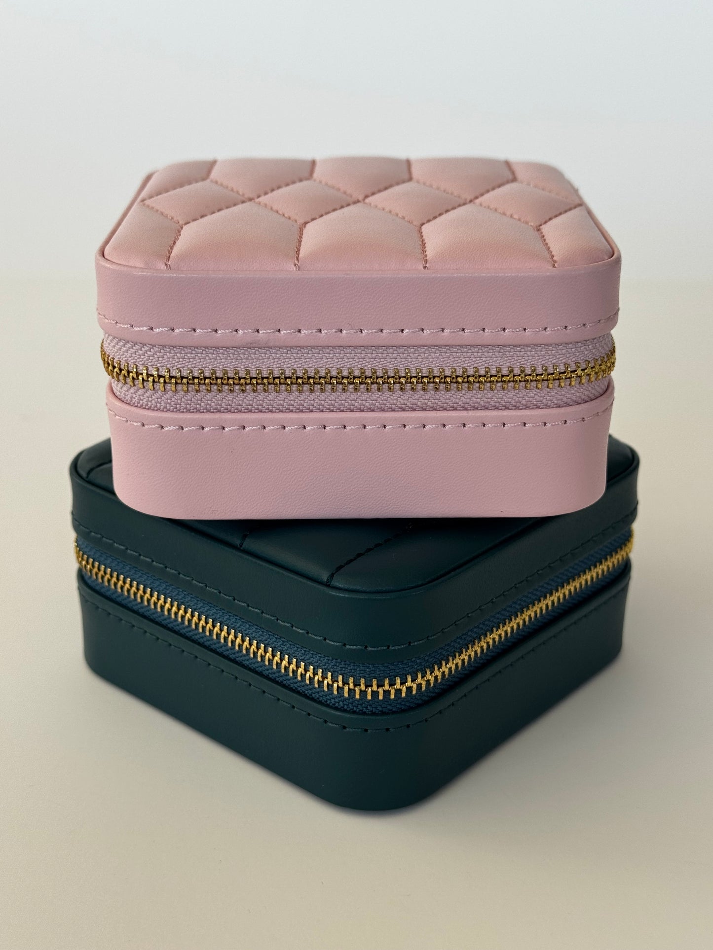Portable double-layer zipper jewelry box