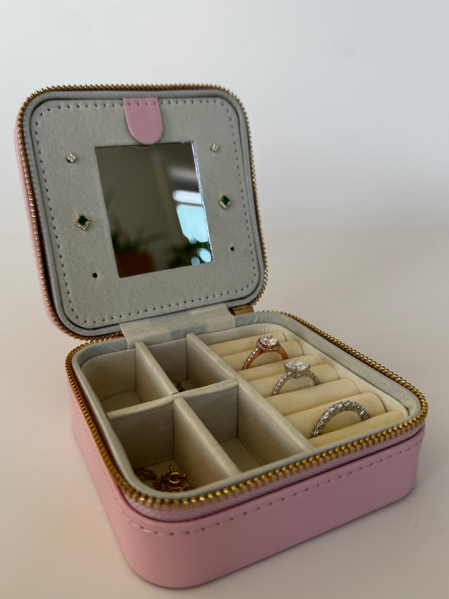 Portable double-layer zipper jewelry box